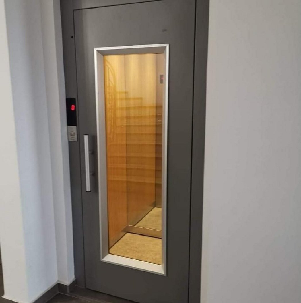 Full Vision Glass Swing Door